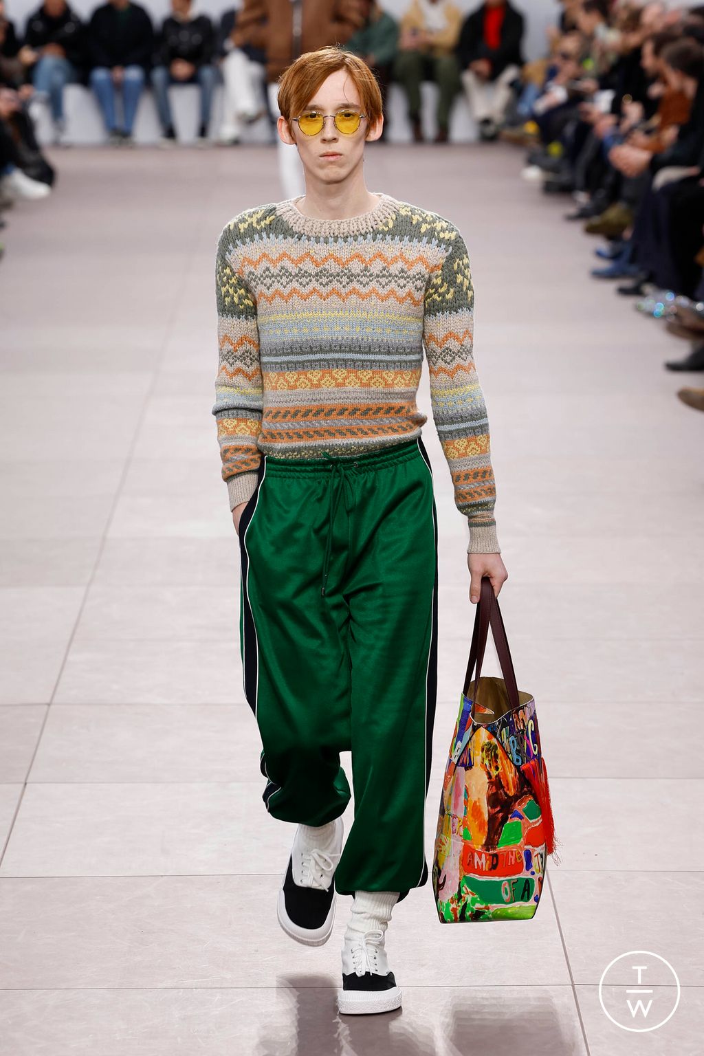 Fashion Week Paris Fall/Winter 2024 look 15 from the Loewe collection menswear