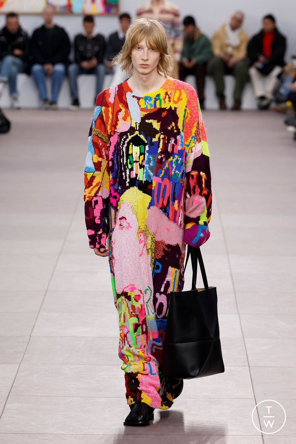 Fashion Week Paris Fall/Winter 2024 look 45 de la collection Loewe menswear