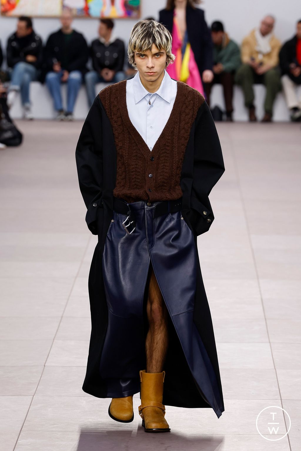 Fashion Week Paris Fall/Winter 2024 look 48 from the Loewe collection menswear