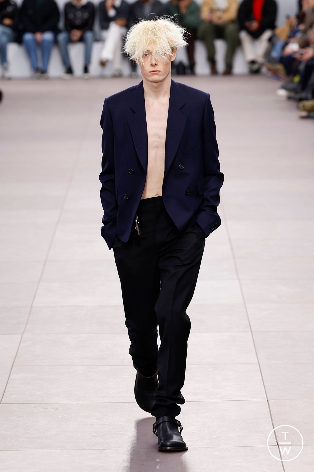 Fashion Week Paris Fall/Winter 2024 look 55 from the Loewe collection menswear