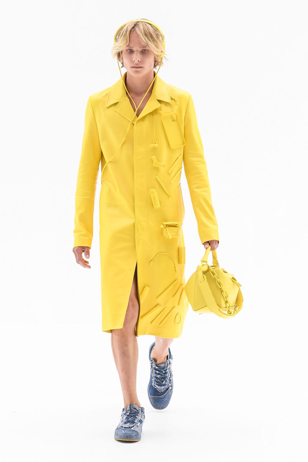 Fashion Week Paris Spring/Summer 2023 look 5 from the Loewe collection 男装