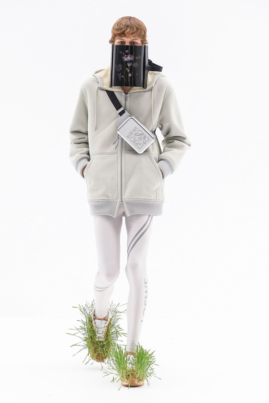 Fashion Week Paris Spring/Summer 2023 look 10 de la collection Loewe menswear