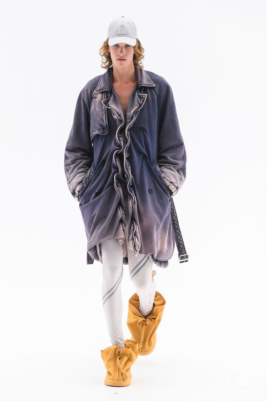 Fashion Week Paris Spring/Summer 2023 look 18 from the Loewe collection 男装