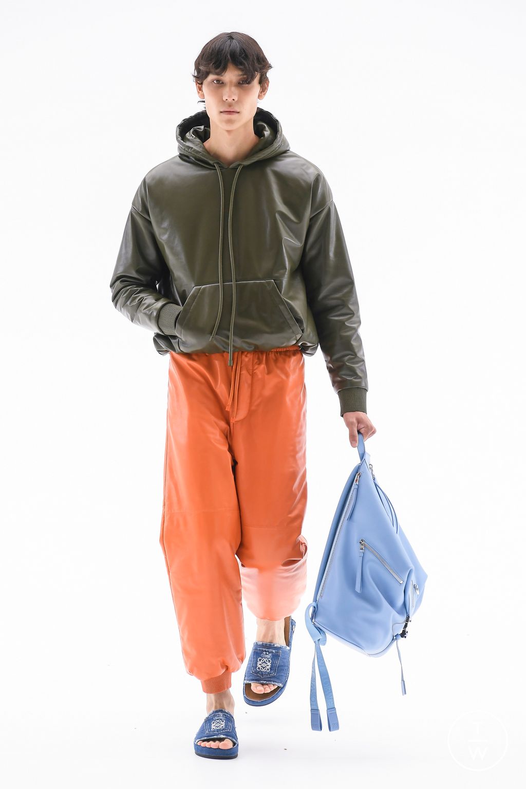 Fashion Week Paris Spring/Summer 2023 look 37 from the Loewe collection menswear