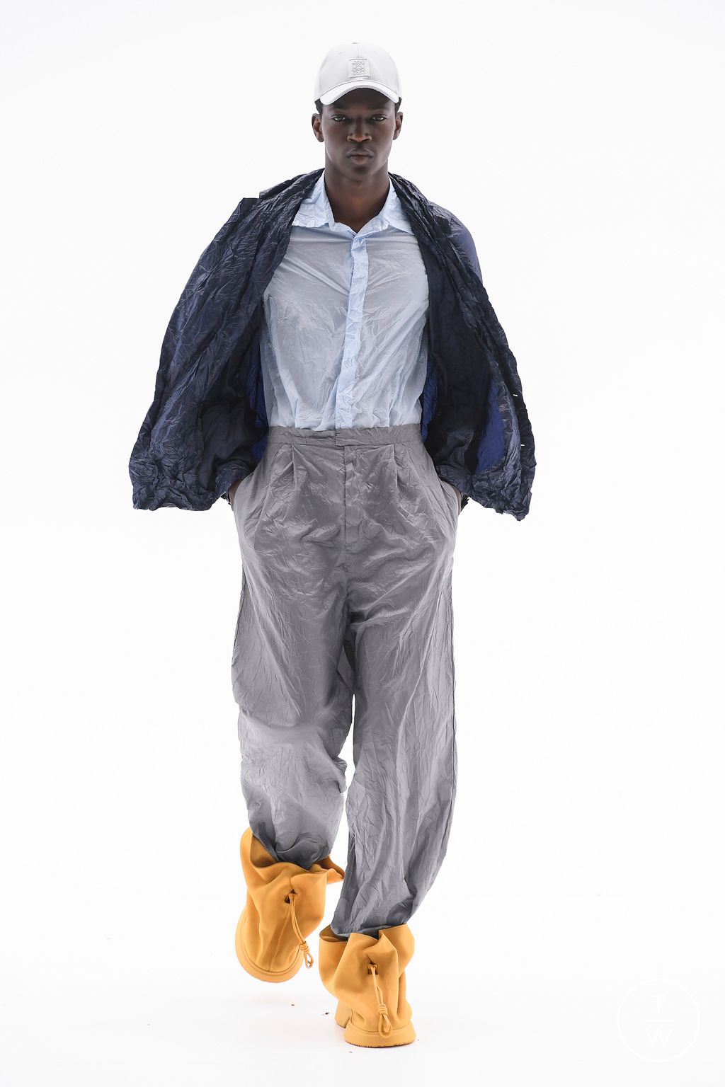 Fashion Week Paris Spring/Summer 2023 look 44 from the Loewe collection menswear