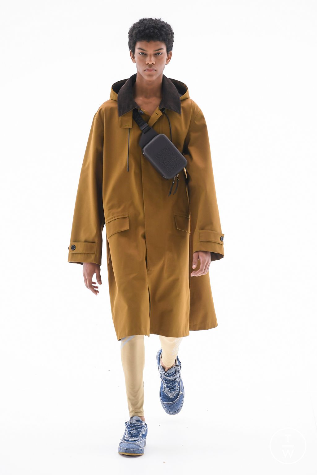 Fashion Week Paris Spring/Summer 2023 look 45 from the Loewe collection menswear