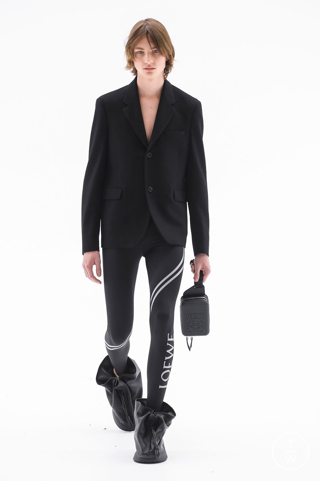 Fashion Week Paris Spring/Summer 2023 look 46 from the Loewe collection menswear