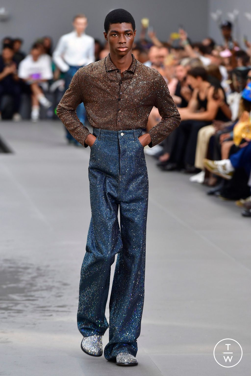 Fashion Week Paris Spring/Summer 2024 look 2 from the Loewe collection menswear