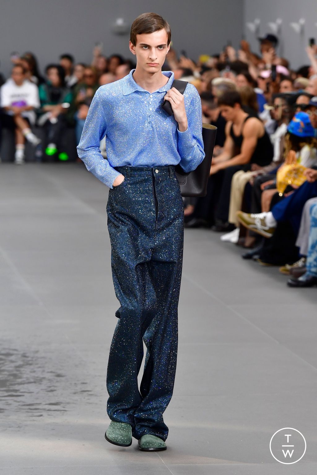 Fashion Week Paris Spring/Summer 2024 look 4 from the Loewe collection menswear