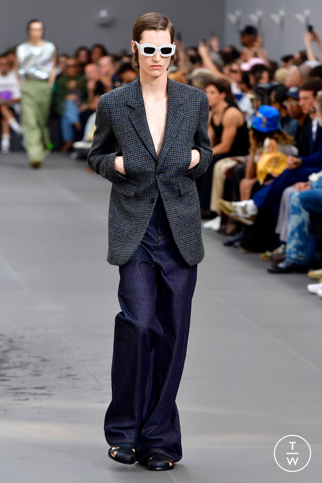 Fashion Week Paris Spring/Summer 2024 look 6 from the Loewe collection menswear