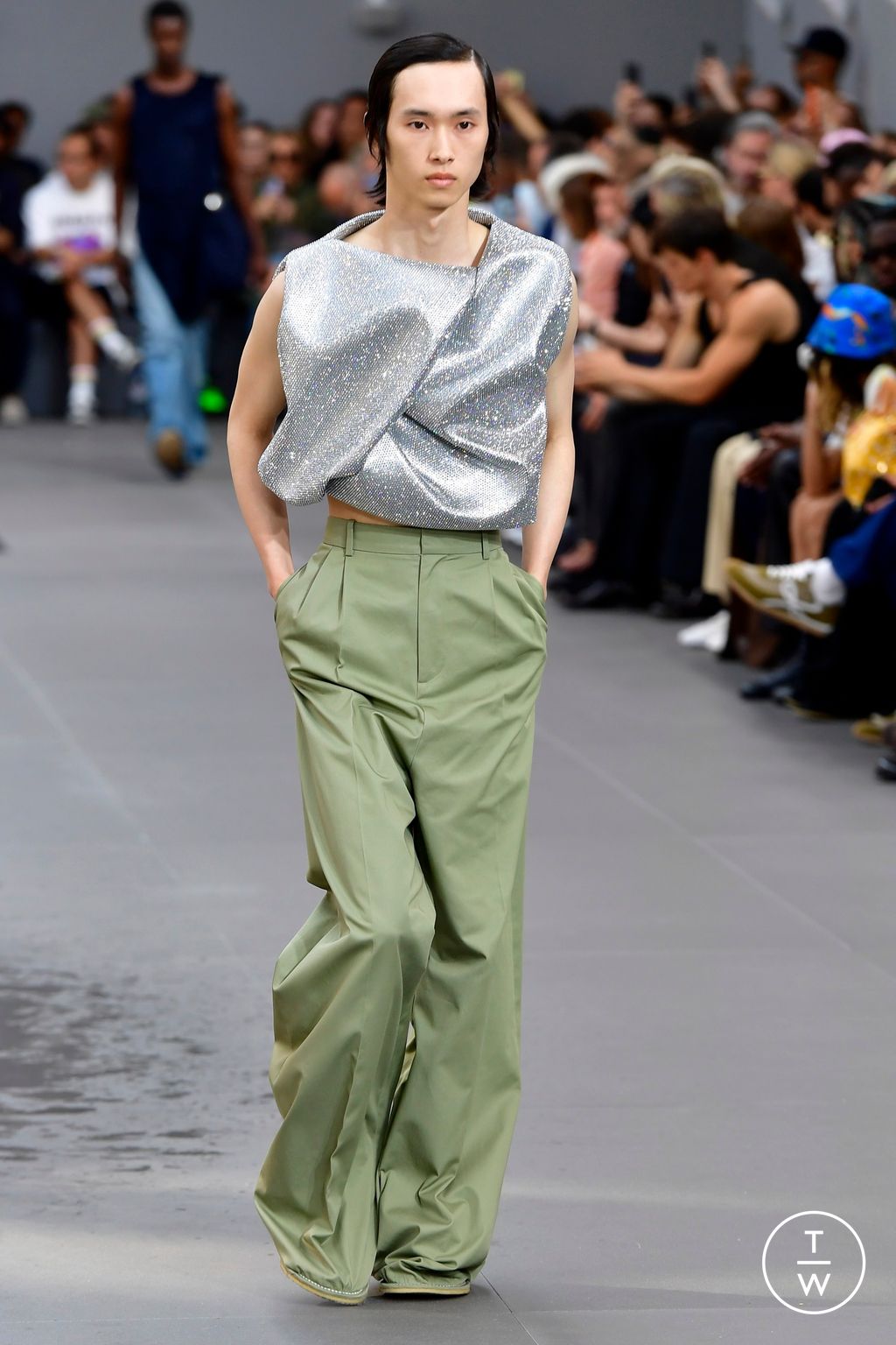 Fashion Week Paris Spring/Summer 2024 look 7 from the Loewe collection 男装