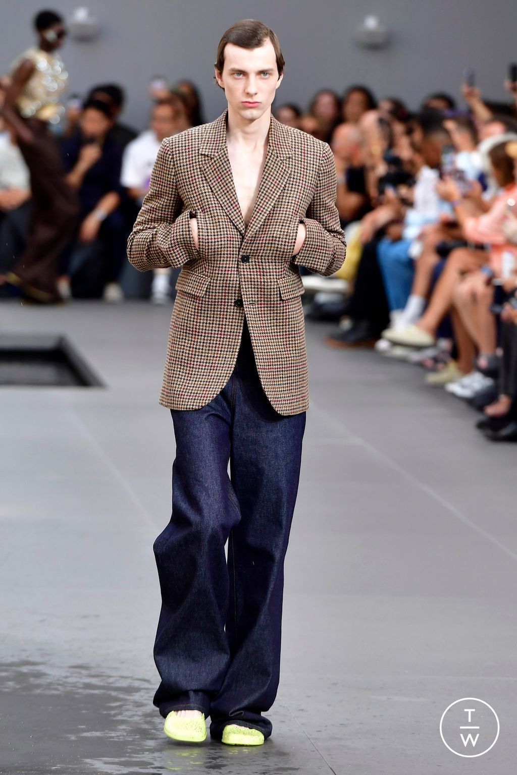 Fashion Week Paris Spring/Summer 2024 look 9 from the Loewe collection menswear