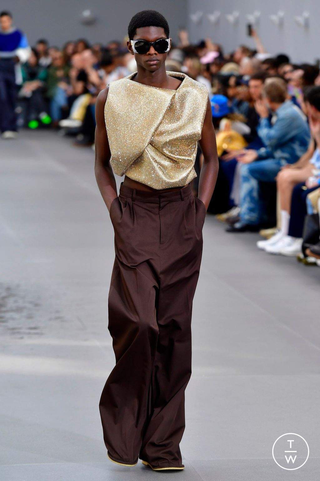 Fashion Week Paris Spring/Summer 2024 look 10 from the Loewe collection menswear