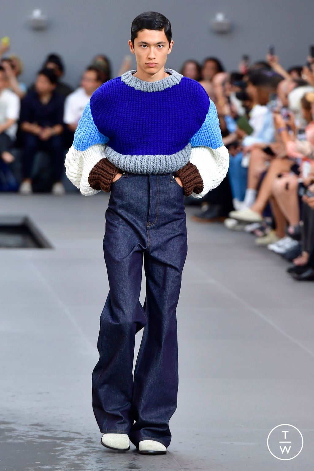 Fashion Week Paris Spring/Summer 2024 look 11 from the Loewe collection 男装