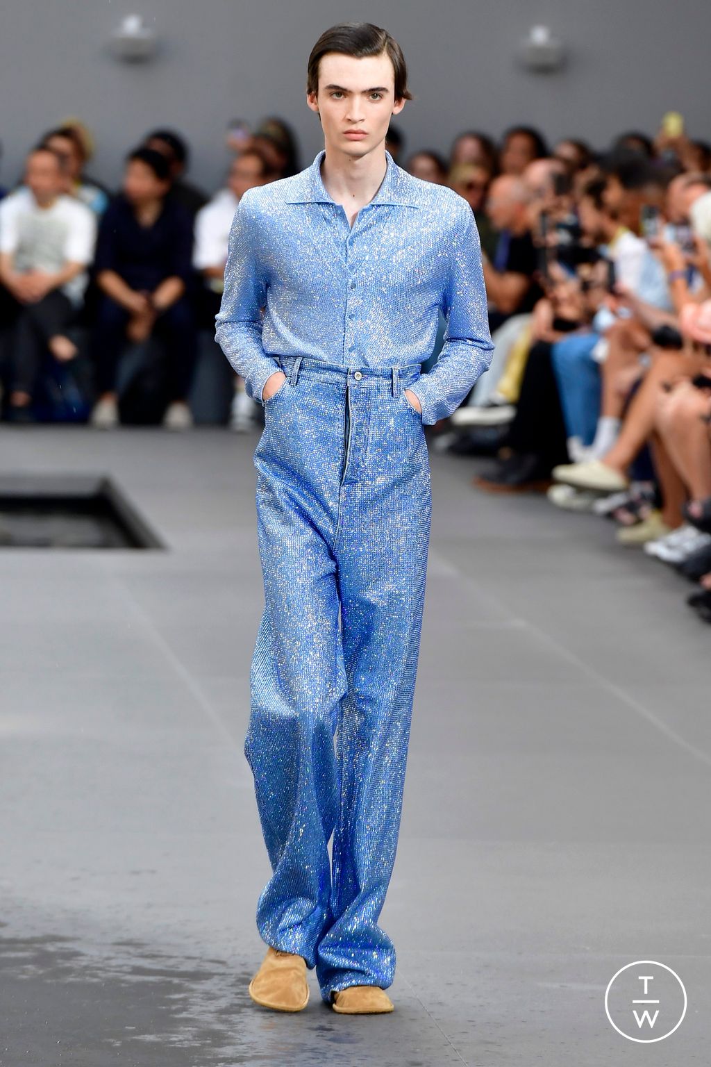 Fashion Week Paris Spring/Summer 2024 look 14 from the Loewe collection 男装