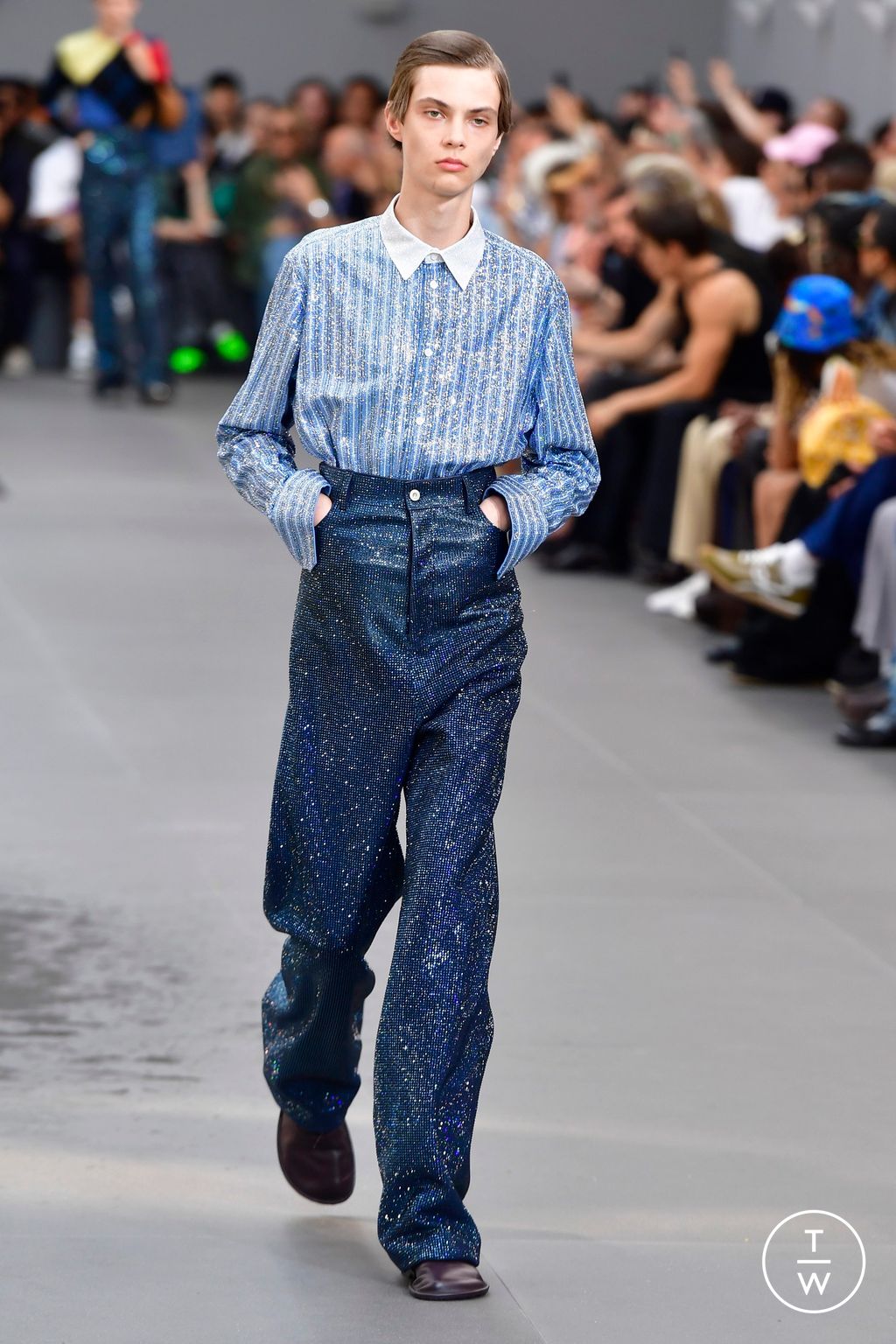 Fashion Week Paris Spring/Summer 2024 look 16 from the Loewe collection menswear