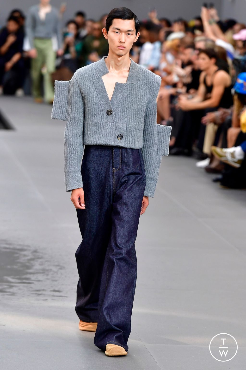 Fashion Week Paris Spring/Summer 2024 look 19 from the Loewe collection menswear