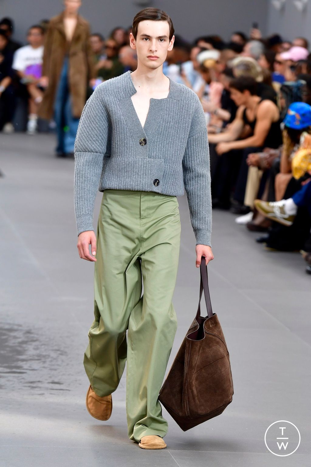 Fashion Week Paris Spring/Summer 2024 look 20 from the Loewe collection menswear