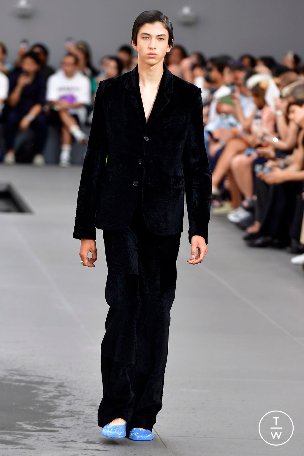 Fashion Week Paris Spring/Summer 2024 look 24 from the Loewe collection 男装