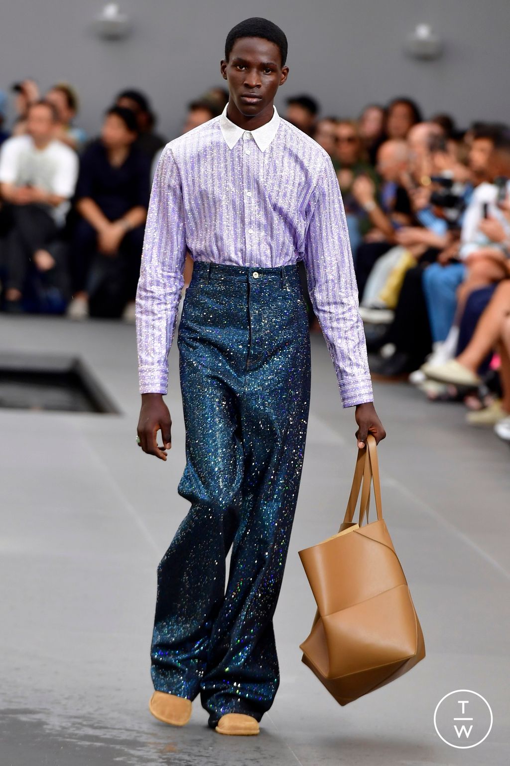 Fashion Week Paris Spring/Summer 2024 look 26 from the Loewe collection menswear