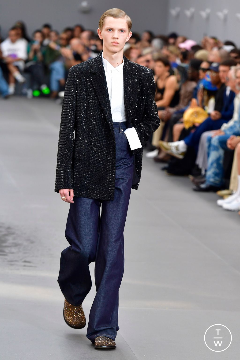 Fashion Week Paris Spring/Summer 2024 look 28 from the Loewe collection menswear