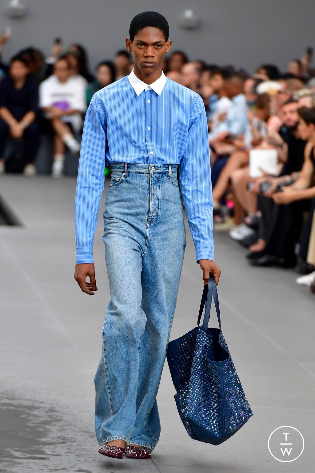 Fashion Week Paris Spring/Summer 2024 look 30 de la collection Loewe menswear