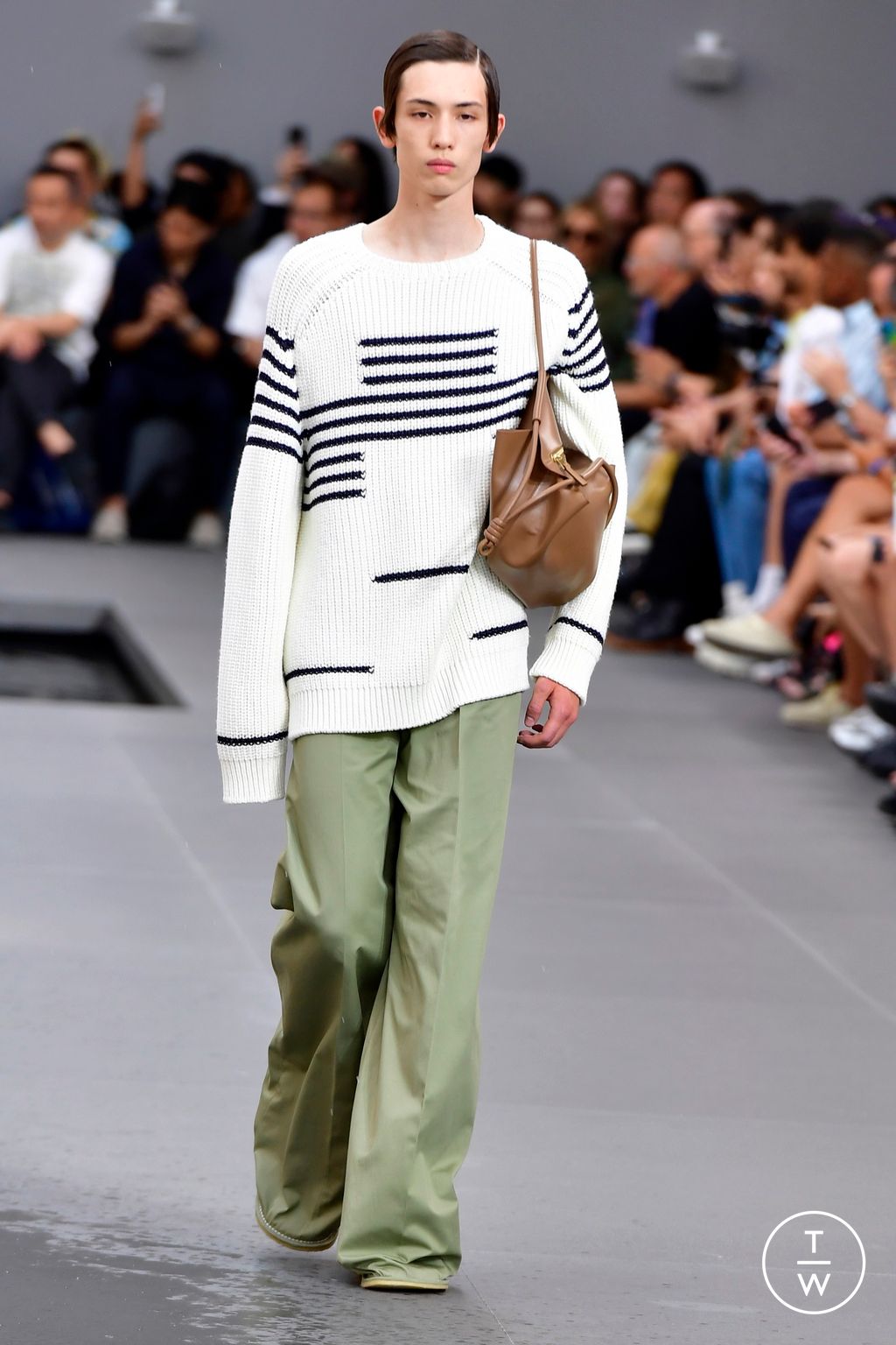 Fashion Week Paris Spring/Summer 2024 look 31 from the Loewe collection menswear