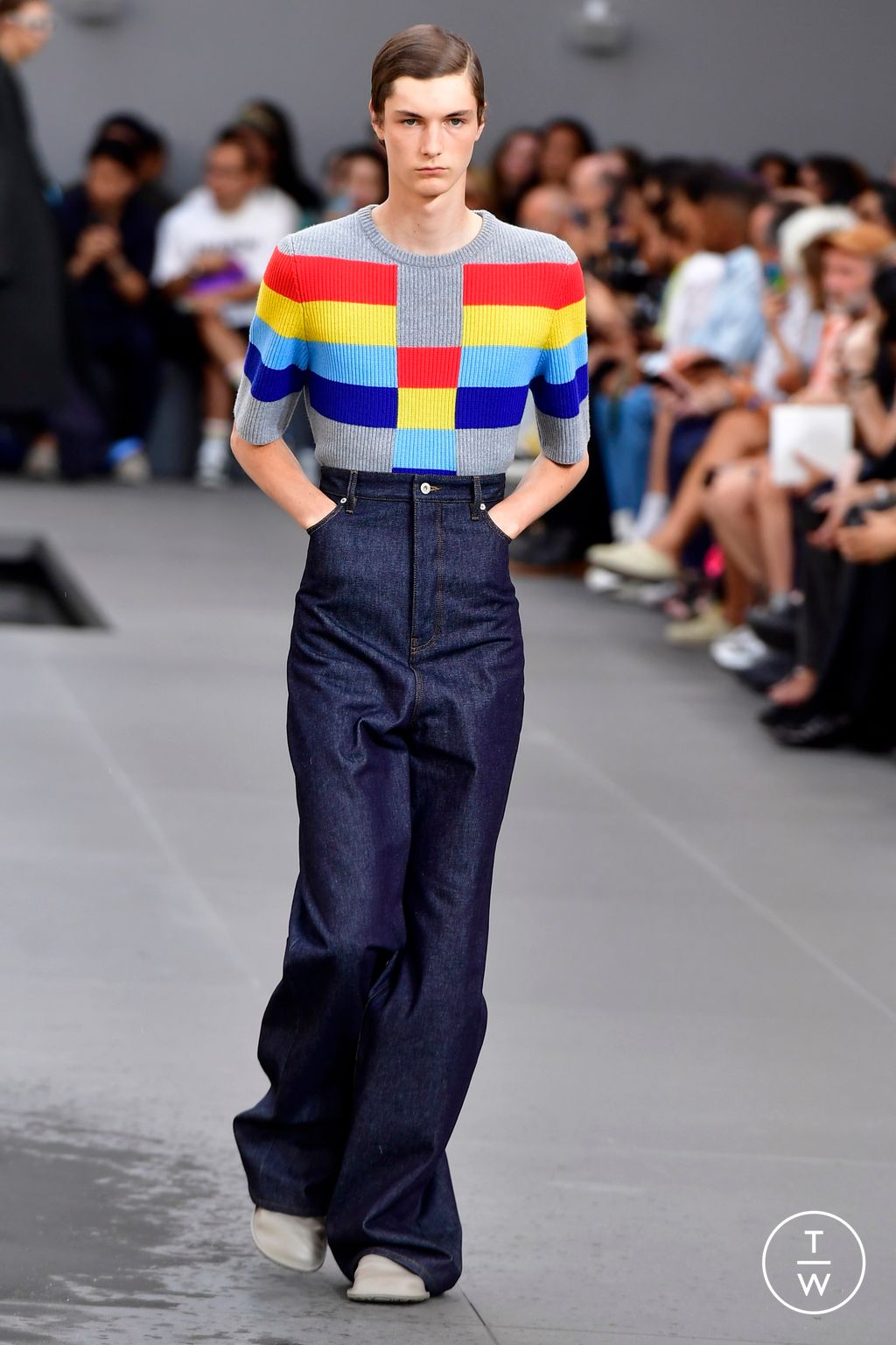 Fashion Week Paris Spring/Summer 2024 look 32 from the Loewe collection 男装
