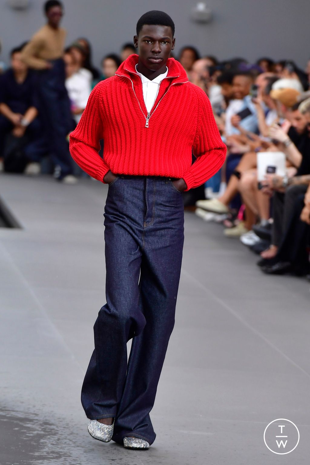 Fashion Week Paris Spring/Summer 2024 look 37 from the Loewe collection menswear