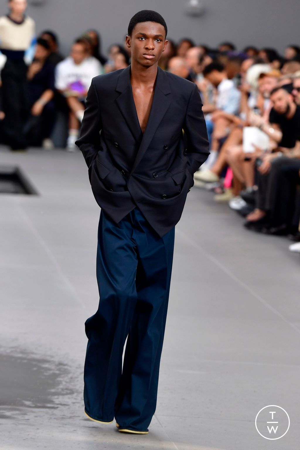 Fashion Week Paris Spring/Summer 2024 look 42 from the Loewe collection menswear