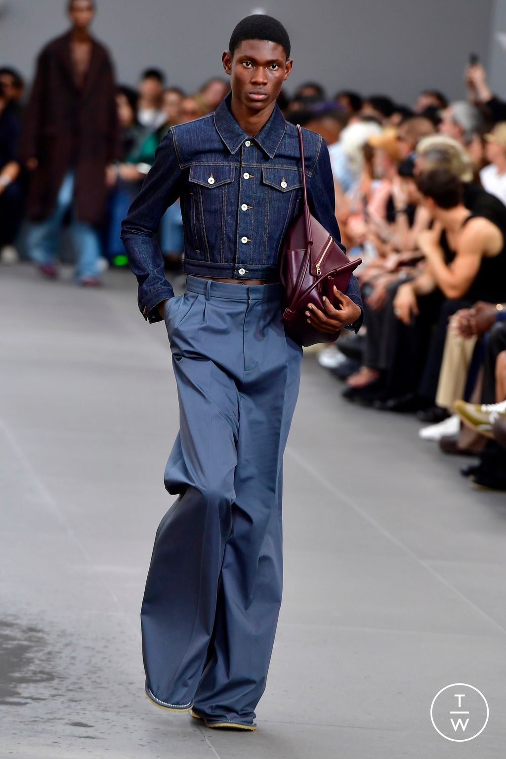 Fashion Week Paris Spring/Summer 2024 look 45 from the Loewe collection 男装