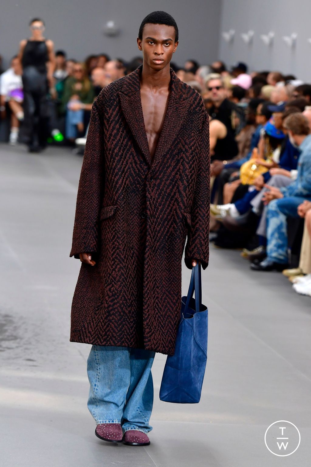 Fashion Week Paris Spring/Summer 2024 look 46 from the Loewe collection 男装