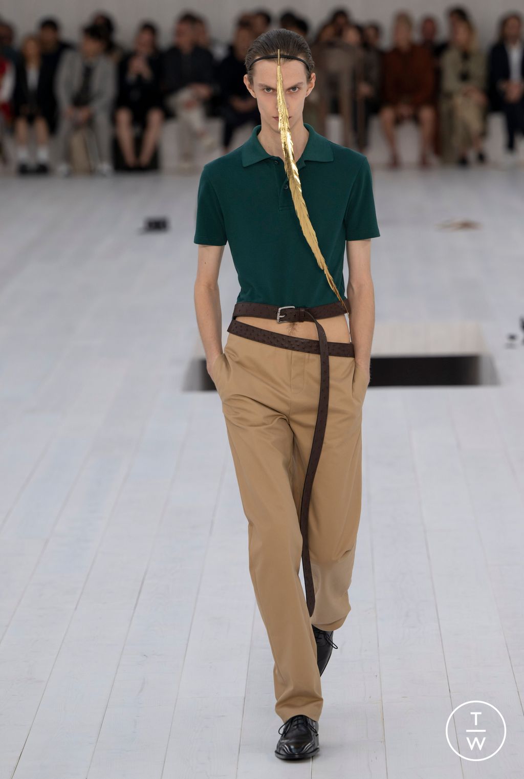 Fashion Week Paris Spring-Summer 2025 look 27 de la collection Loewe menswear