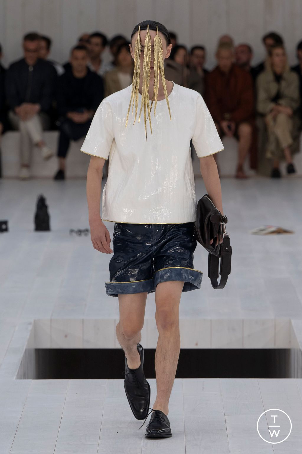 Fashion Week Paris Spring-Summer 2025 look 41 from the Loewe collection menswear