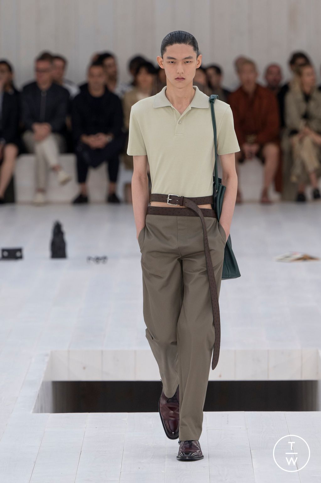 Fashion Week Paris Spring-Summer 2025 look 52 from the Loewe collection menswear