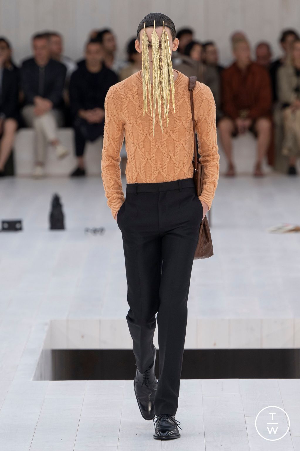 Fashion Week Paris Spring/Summer 2025 look 53 from the Loewe collection menswear