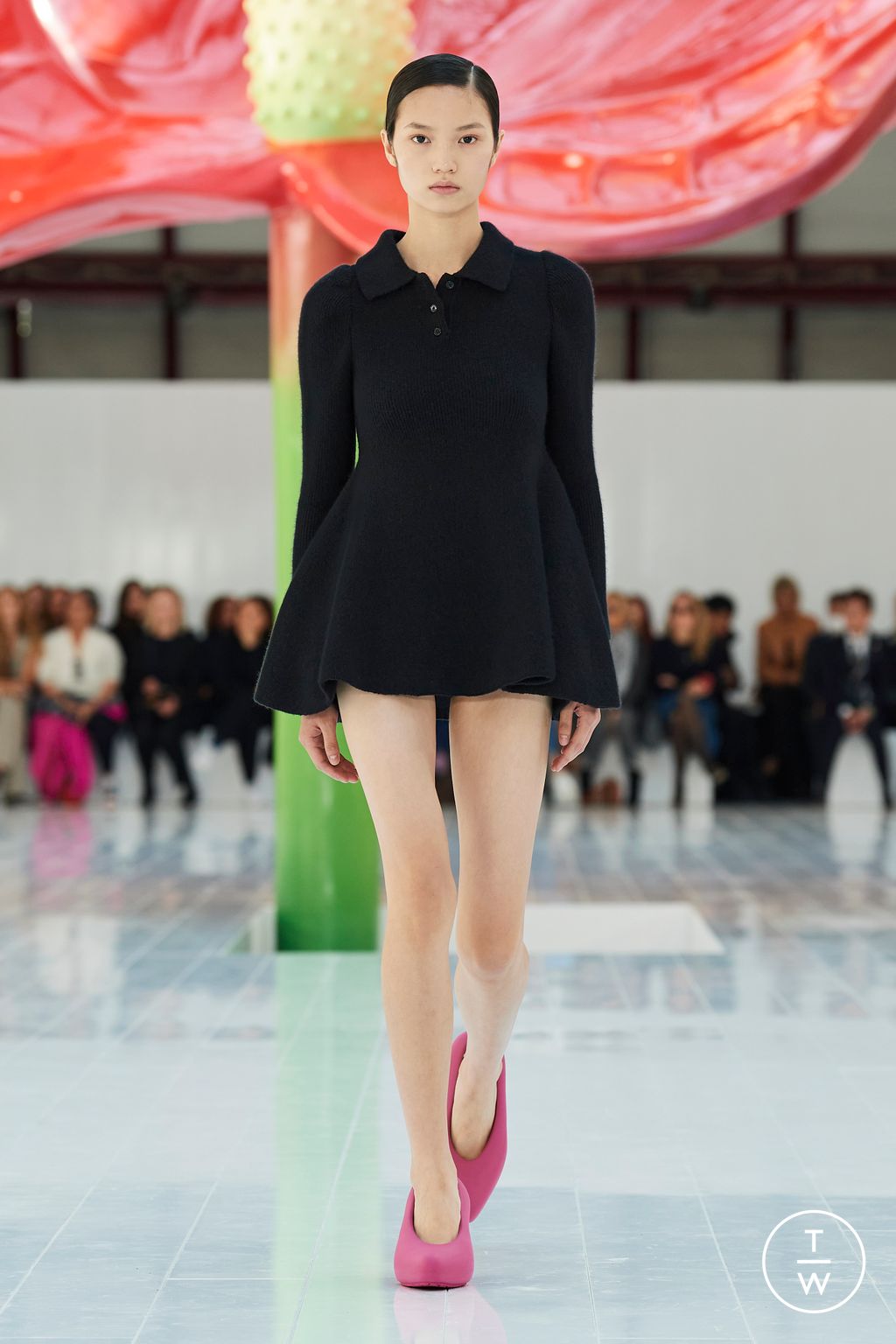 Fashion Week Paris Spring/Summer 2023 look 10 from the Loewe collection womenswear