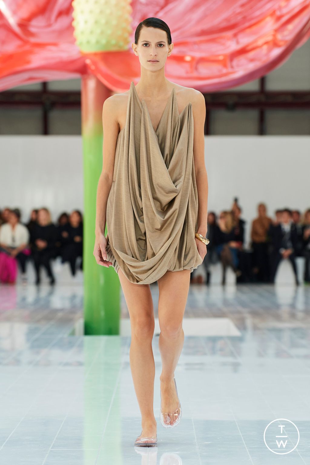Fashion Week Paris Spring/Summer 2023 look 13 from the Loewe collection womenswear