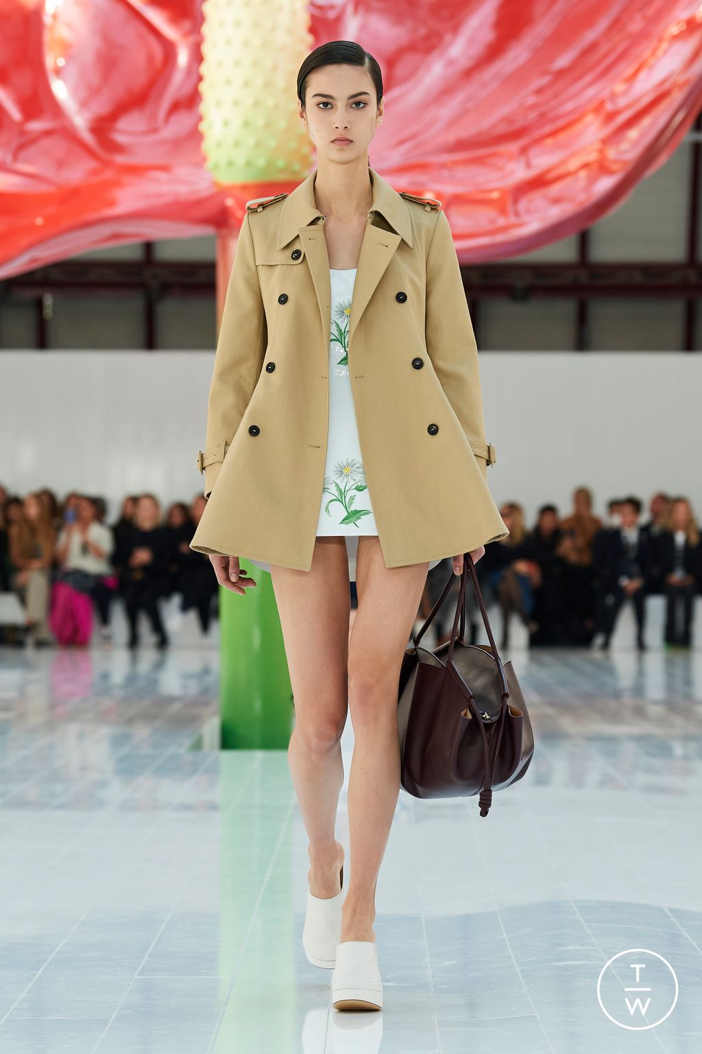 Fashion Week Paris Spring/Summer 2023 look 18 from the Loewe collection womenswear