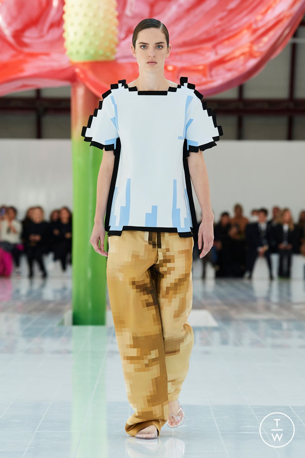 Fashion Week Paris Spring/Summer 2023 look 19 from the Loewe collection 女装