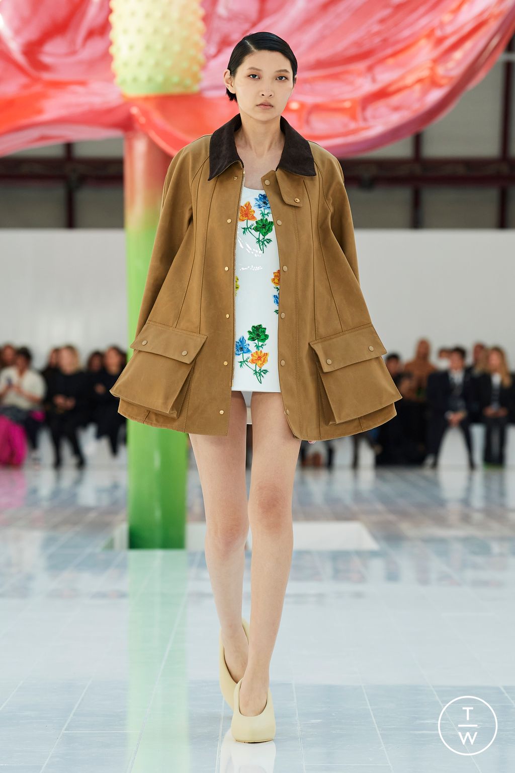 Fashion Week Paris Spring/Summer 2023 look 20 from the Loewe collection womenswear