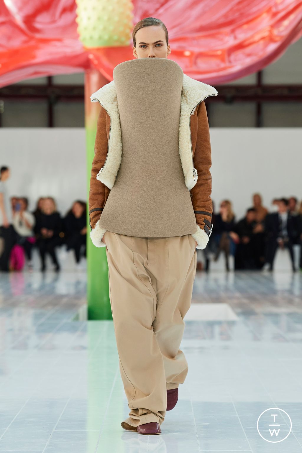 Fashion Week Paris Spring/Summer 2023 look 24 from the Loewe collection womenswear