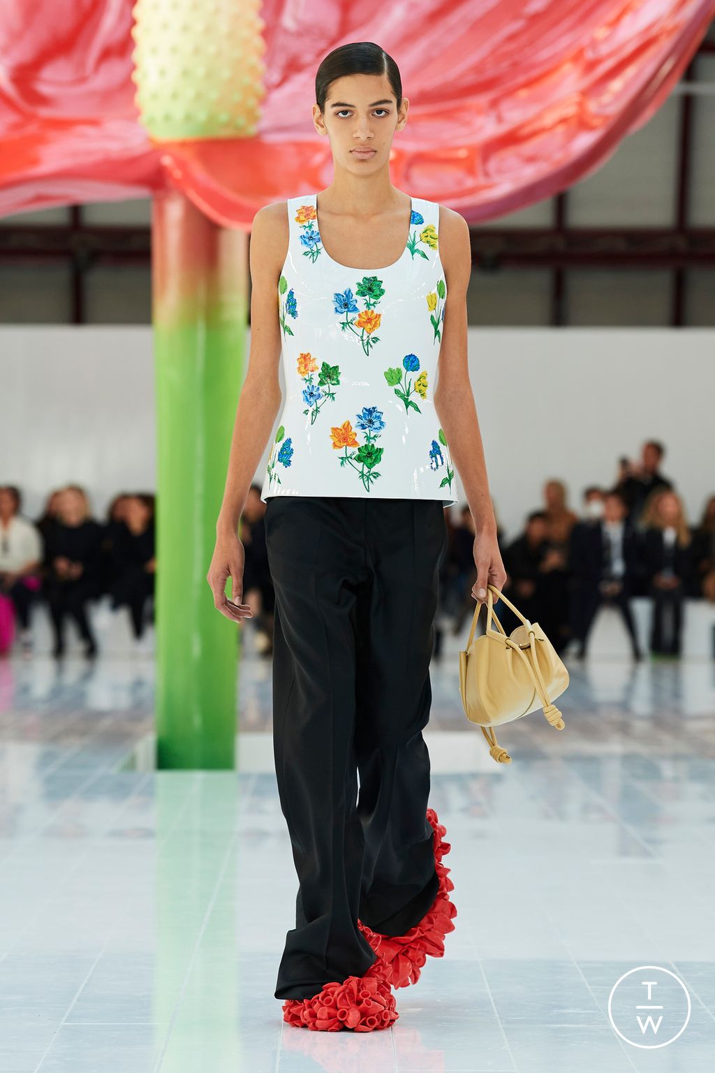 Fashion Week Paris Spring/Summer 2023 look 27 from the Loewe collection womenswear