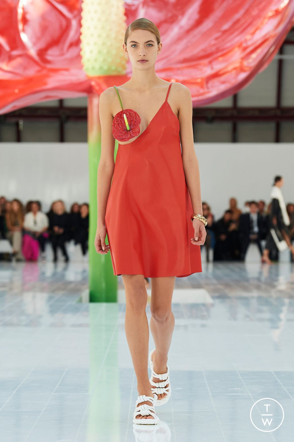 Fashion Week Paris Spring/Summer 2023 look 28 from the Loewe collection 女装