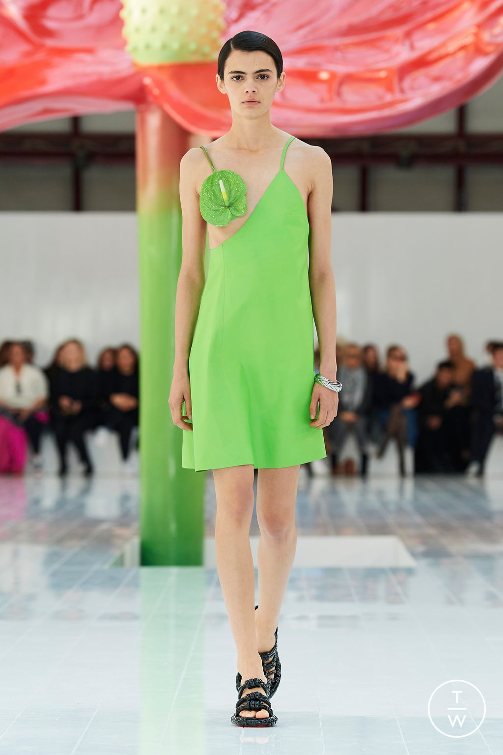 Fashion Week Paris Spring/Summer 2023 look 29 from the Loewe collection 女装