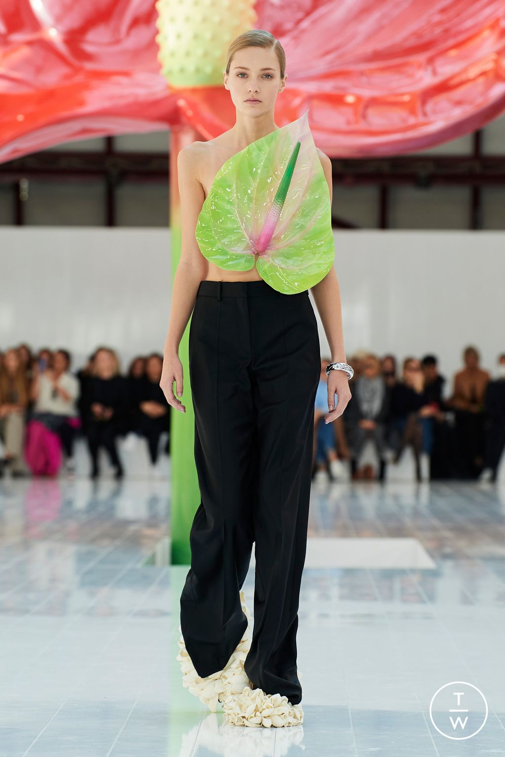 Fashion Week Paris Spring/Summer 2023 look 32 from the Loewe collection 女装
