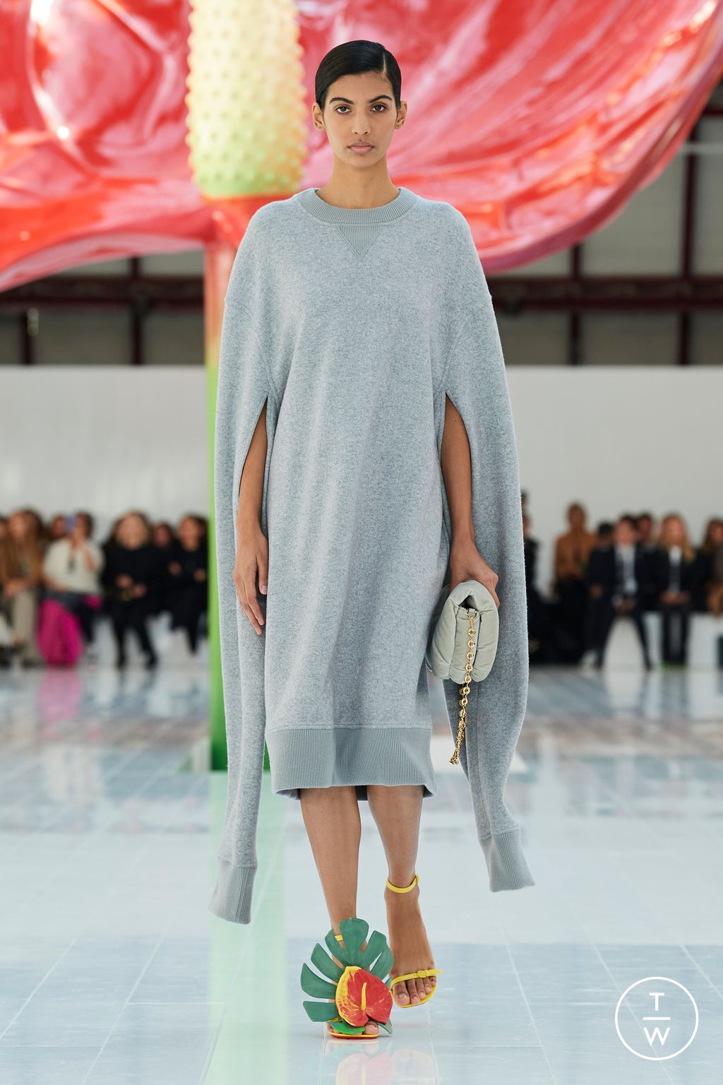 Fashion Week Paris Spring/Summer 2023 look 39 from the Loewe collection 女装