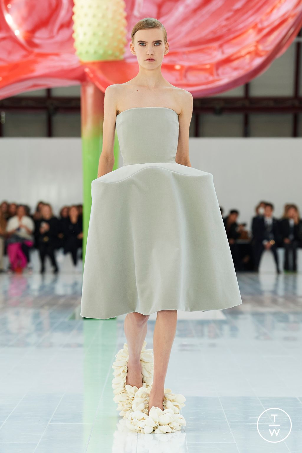 Fashion Week Paris Spring/Summer 2023 look 3 from the Loewe collection womenswear