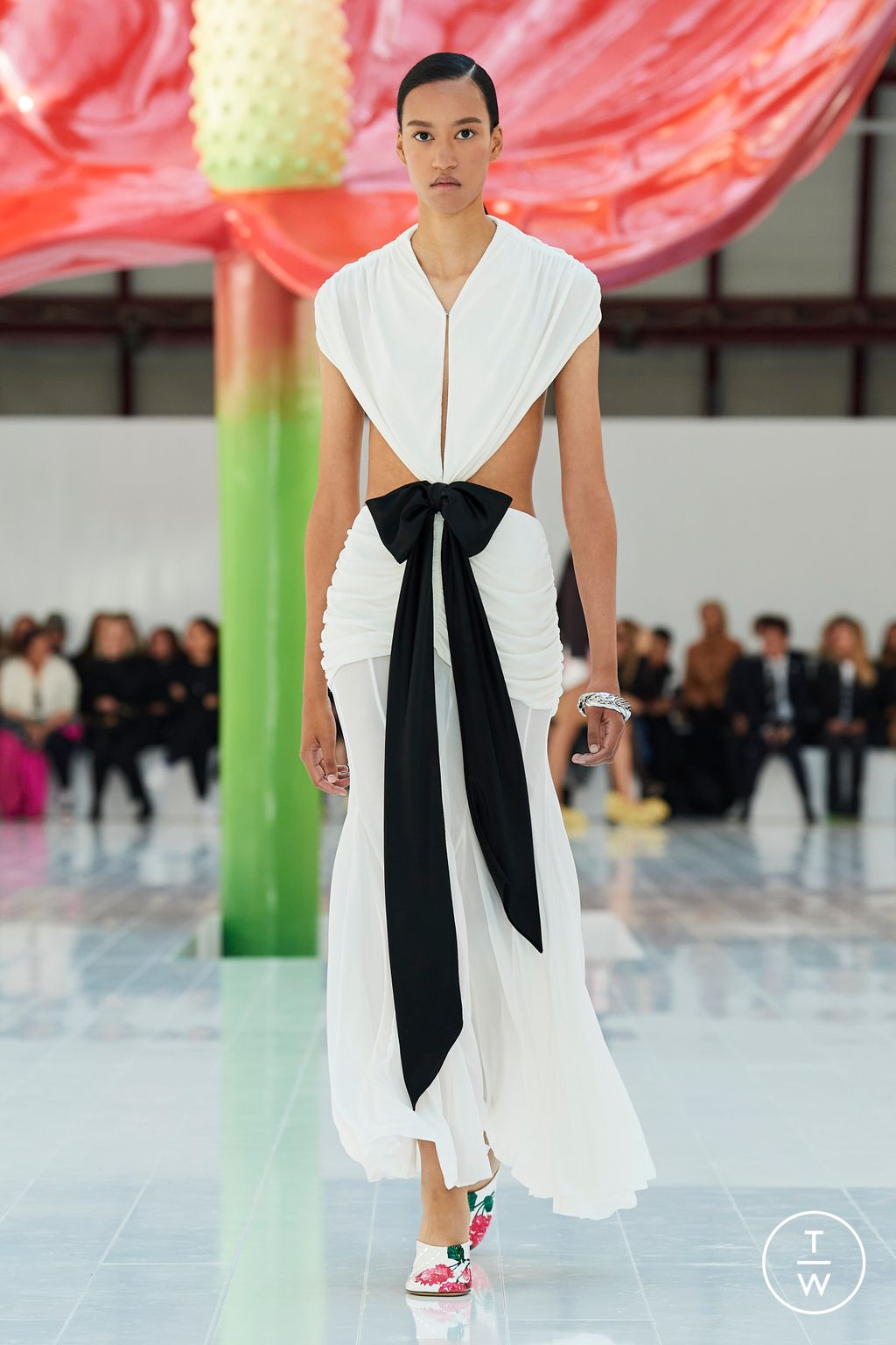 Fashion Week Paris Spring/Summer 2023 look 41 from the Loewe collection 女装