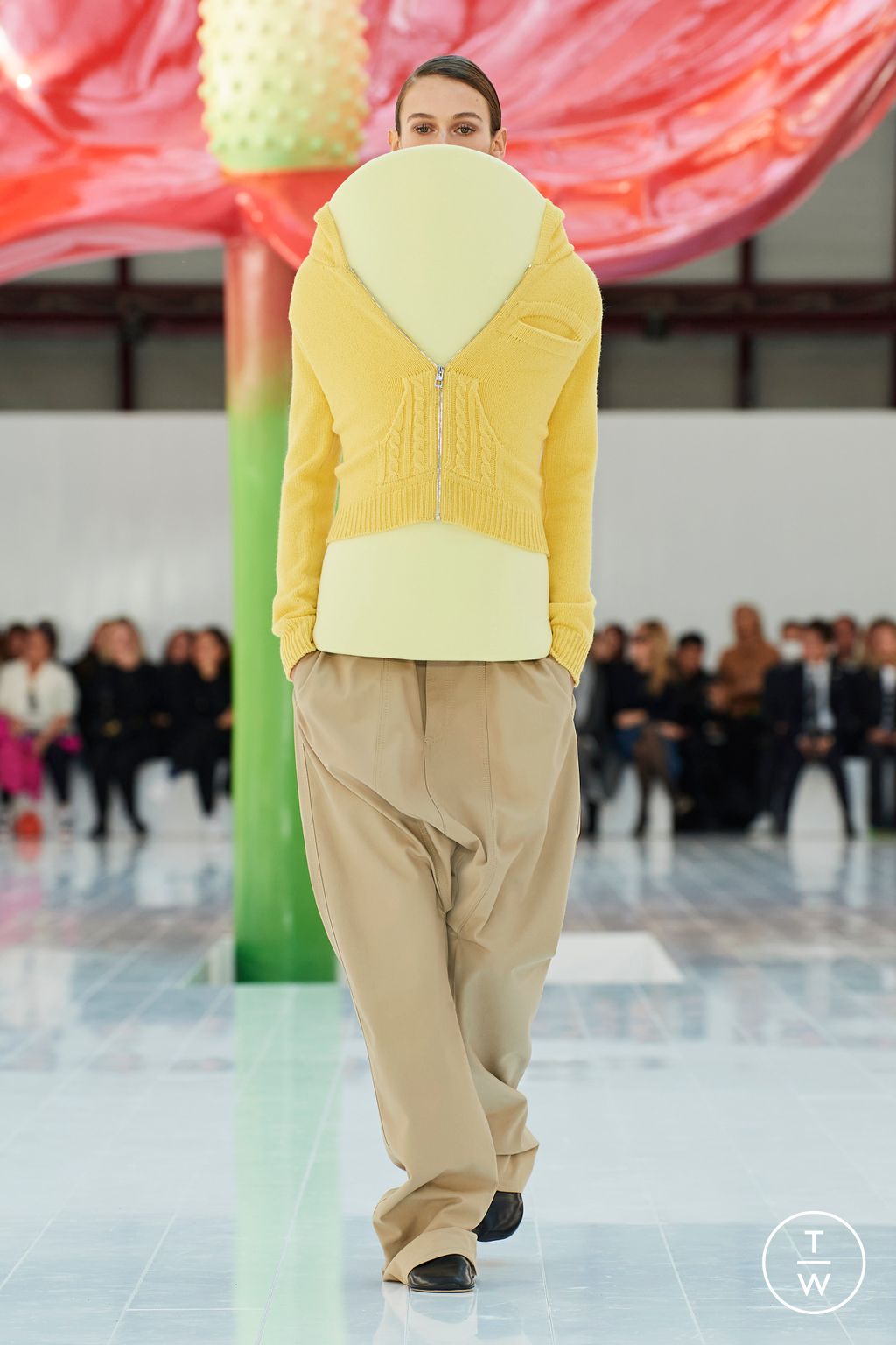 Fashion Week Paris Spring/Summer 2023 look 44 from the Loewe collection womenswear